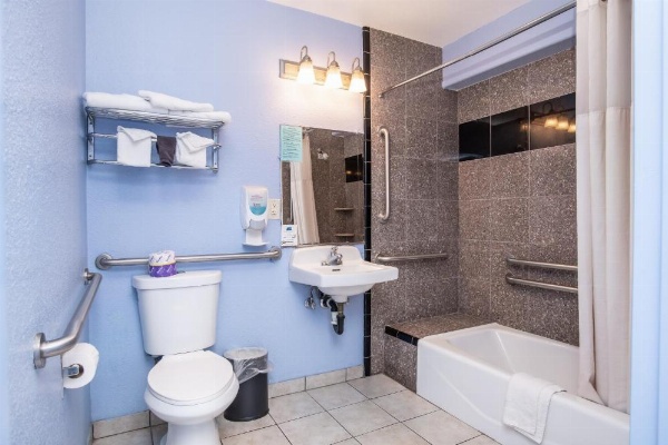 Aqua Breeze Inn image 40